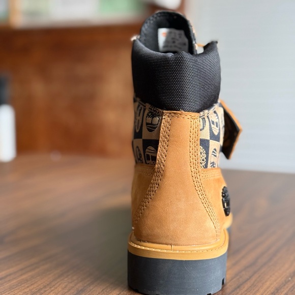 Almost New Timberland Guaranteed Waterproof Shoes Size  7 Small Flaw, No Box” - Picture 8 of 8